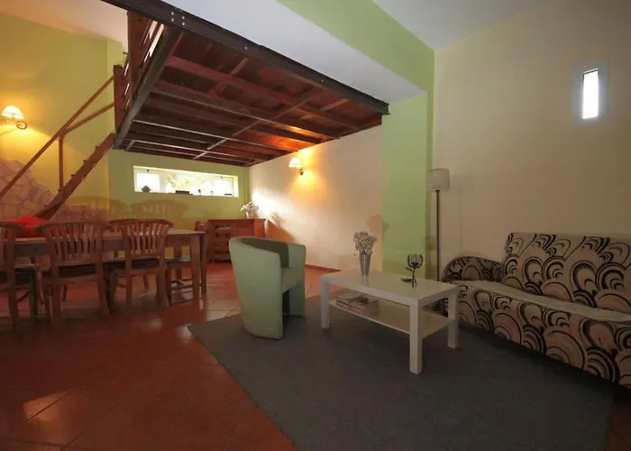 לינה וארוחת בוקר Casa 3 Aguias 4*