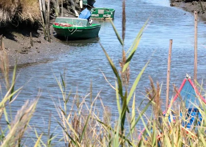 לינה וארוחת בוקר Casa 3 Aguias 4*