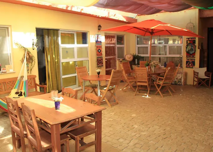 לינה וארוחת בוקר Casa 3 Aguias 4*