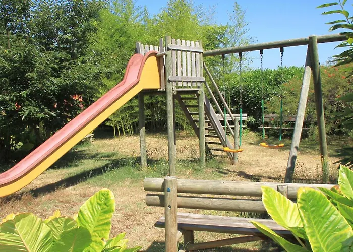 לינה וארוחת בוקר Casa 3 Aguias 4*